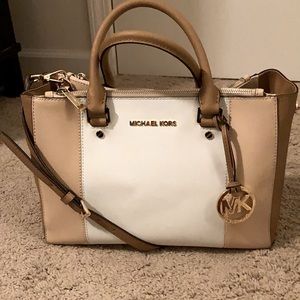 MICAHEL KORS SUTTON SATCHEL